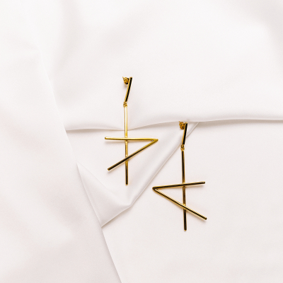 Ohrringe ALPHABET STÄRKE Minimalistisch, handgefertigt. - Monom