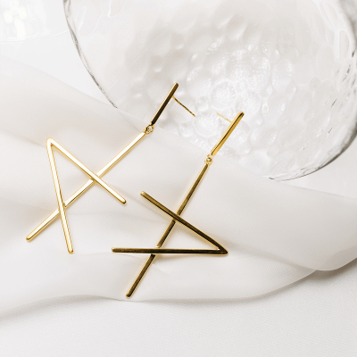 Ohrringe ALPHABET STÄRKE Minimalistisch, handgefertigt. - Monom