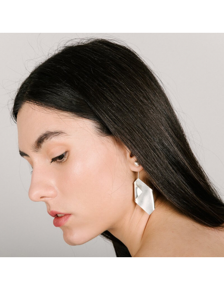 Cercei IMPERFECT LEAF SMALL Minimal, realizati manual - Monom