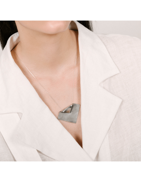 Colier IMPERFECT SQUARE design minimal, realizat manual. - Monom