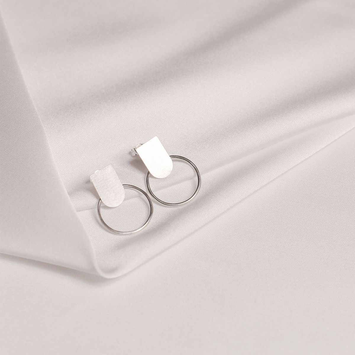 Cercei PLATTITUDE Combo Small Minimal, realizati manual. - Monom