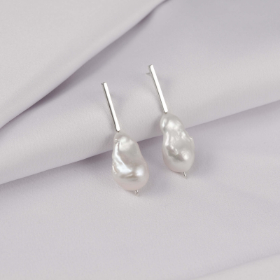 LINIA Lush Minimal Earrings, Handmade by Monom 2