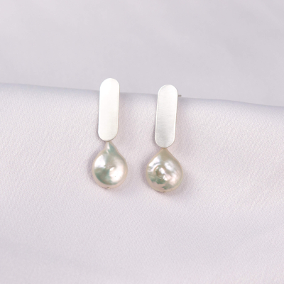 Lush Oval Minimal Earrings - Handmade by Monom