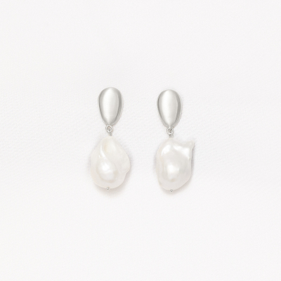 SIA SMALL Minimal Earrings, Handmade by Monom 2